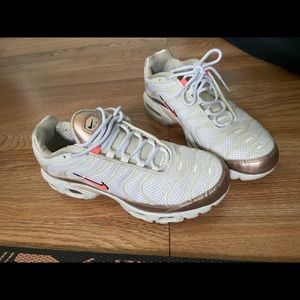 Nuke Airmax | White and pink